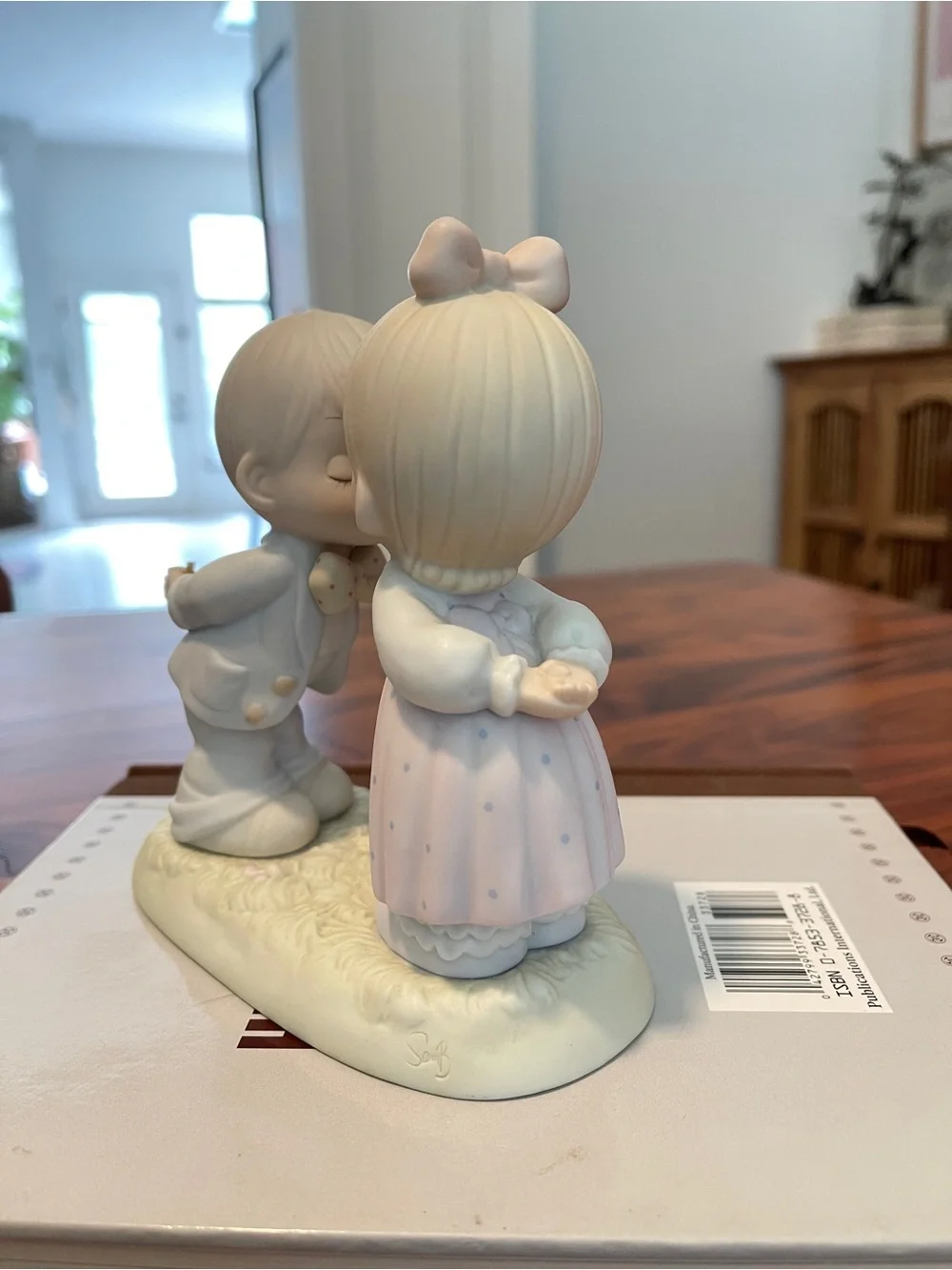 PRECIOUS MOMENTS BLESSINGS FROM ABOVE COUPLE KISSING 523747 1990